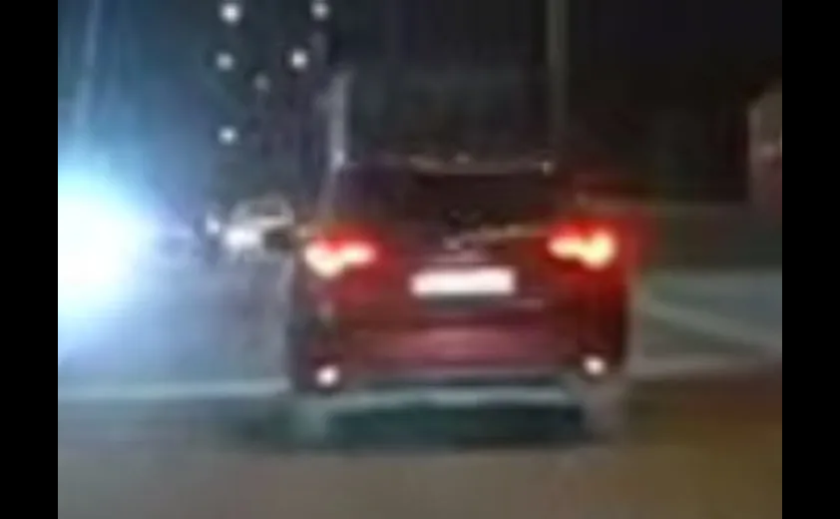 У Дніпрі водій Mazda ледь не злетілв з Центрального мосту: подробиці ДТП