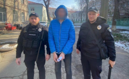Поліцейські Дніпра затримали 47-річного чоловіка за підозрою у пограбуванні місцевого жителя