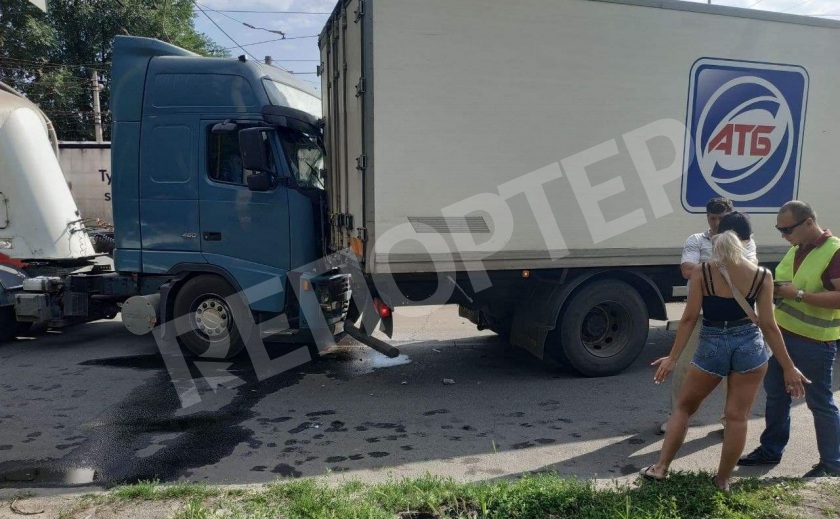 В Днепре на пр. Нигояна фура протаранила пешехода