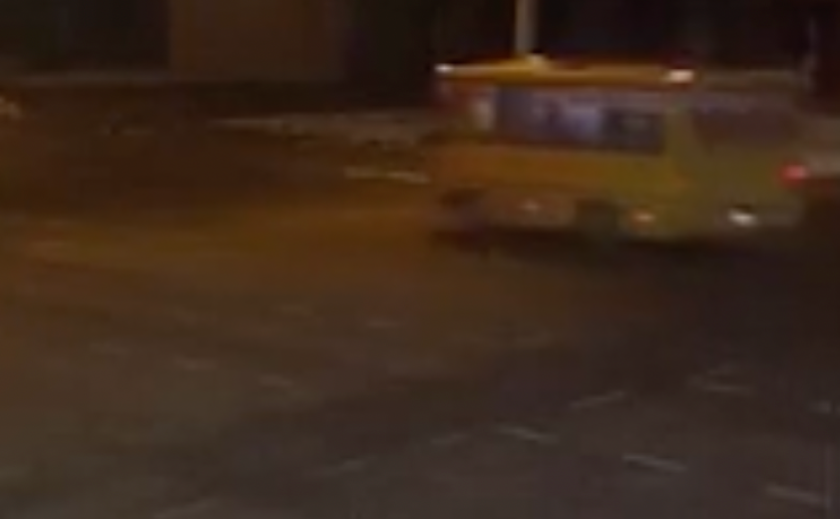 На Калиновій у Дніпрі Skoda виїхала на зустрічну смугу та зіштовхнулась з міським автобусом На Калиновій у Дніпрі Skoda виїхала на зустрічну смугу та зіштовхнулась з міським автобусом