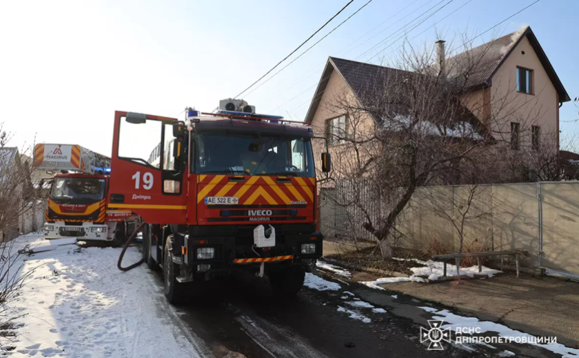 Горів дах триповерхового житлового будинку: вогнеборці Дніпра ліквідували займання житлового будинку у Шевченківському районі міста Горів дах триповерхового житлового будинку: вогнеборці Дніпра ліквідували займання житлового будинку у Шевченківському районі міста