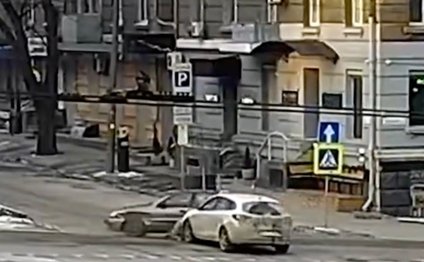 На проспекті Яворницького у Дніпрі зіштовхнулись Renault та Daewoo: подробиці На проспекті Яворницького у Дніпрі зіштовхнулись Renault та Daewoo: подробиці