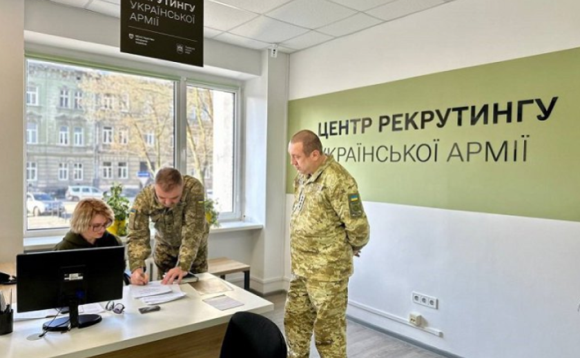 Дніпропетровщина потрапила в топ-5 регіонів за кількістю добровольців, які доєдналися до ЗСУ Дніпропетровщина потрапила в топ-5 регіонів за кількістю добровольців, які доєдналися до ЗСУ