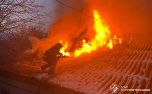 У Дніпрі вогнеборці ліквідували пожежу у житловому будинку