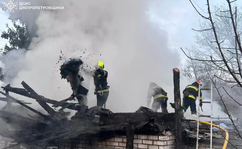 У Дніпрі вранці зайнявся приватний житловий будинок У Дніпрі вранці зайнявся приватний житловий будинок