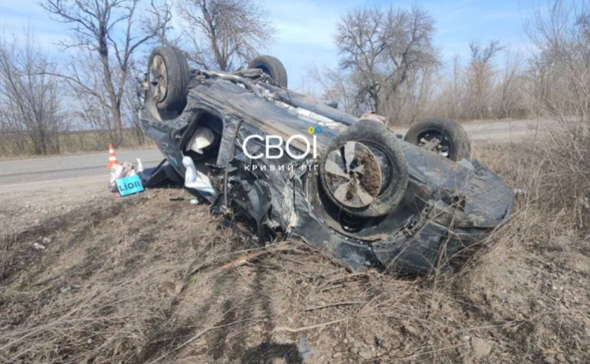 На трасі Дніпро-Кривий Ріг вантажівка виїхала на зустрічну смугу та зіштовхнулась з Volkswagen: деталі На трасі Дніпро-Кривий Ріг вантажівка виїхала на зустрічну смугу та зіштовхнулась з Volkswagen: деталі