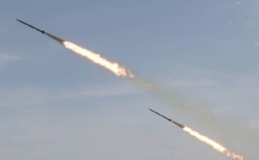 Залишайтеся у безпечних місцях: Дніпро під ворожою ракетною атакою