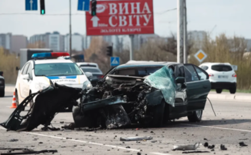 BMW розірвало на шматки: на виїзді із Дніпра сталася масштабна ДТП