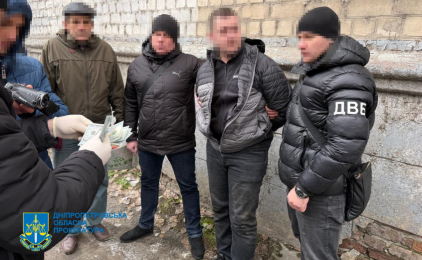 Хабарі за безперешкодне ведення бізнесу та «допомогу» в ухиленні від мобілізації – у Дніпрі судитимуть поліцейського Хабарі за безперешкодне ведення бізнесу та «допомогу» в ухиленні від мобілізації – у Дніпрі судитимуть поліцейського