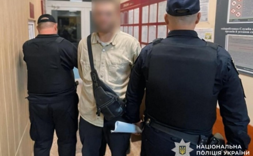 Працівники кримінальної поліції затримали 43-річного підозрюваного у пограбуванні жінки у місті Дніпро Працівники кримінальної поліції затримали 43-річного підозрюваного у пограбуванні жінки у місті Дніпро