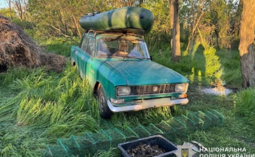 Незаконно виловив раків та риби майже на мільйон гривень під час нерестової заборони: поліцейські водної поліції Дніпра викрили порушника Незаконно виловив раків та риби майже на мільйон гривень під час нерестової заборони: поліцейські водної поліції Дніпра викрили порушника