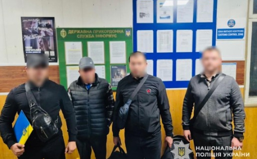 Поліцейські управління міграційної поліції Дніпропетровської області видворили за межі України трьох нелегальних мігрантів