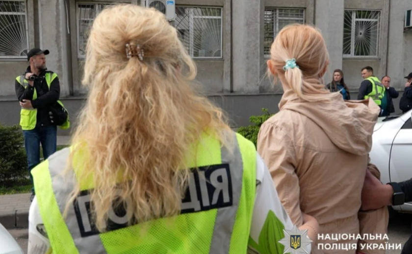 Продала дворічного сина за мільйон гривень: суд обрав покарання для 19-річної жінки