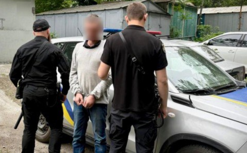 У Дніпрі затримали чоловіка, який тяжко поранив 25-річну жінку У Дніпрі затримали чоловіка, який тяжко поранив 25-річну жінку