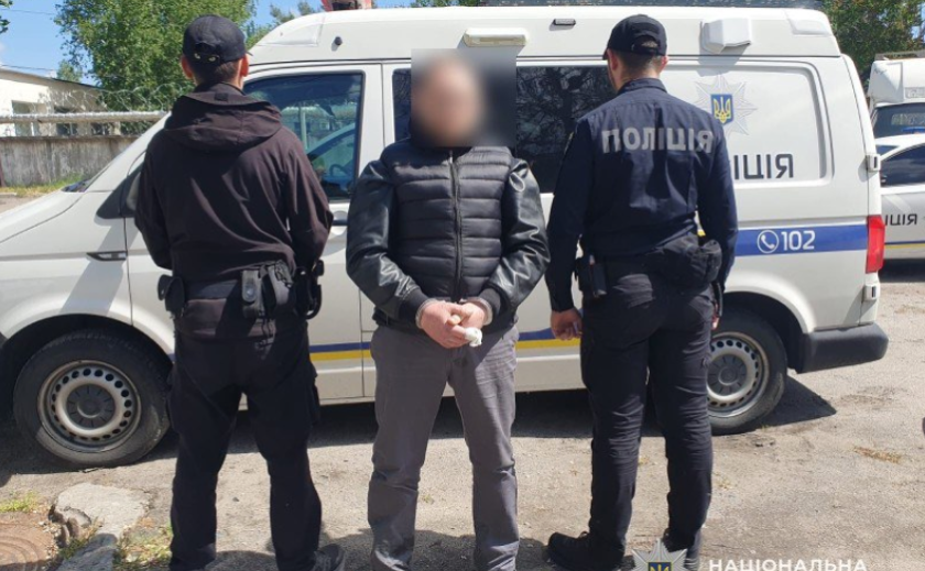 Поранив ножем та втік: оперативники Дніпра затримали нападника