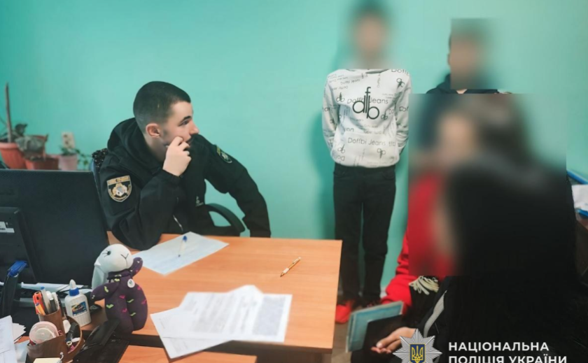 Поліцейські Дніпра встановили підлітків, які влаштували небезпечні «розваги» на електропотязі Поліцейські Дніпра встановили підлітків, які влаштували небезпечні «розваги» на електропотязі