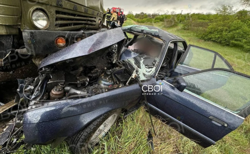 Смертельна ДТП біля Софіївки: водій BMW виїхав на зустрічну й лоб у лоб зіткнувся з бензовозом