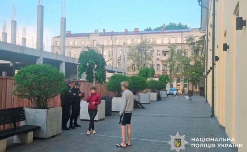 Пограбував чоловіка на вулиці: поліція Дніпра затримала 15-річного підлітка Пограбував чоловіка на вулиці: поліція Дніпра затримала 15-річного підлітка
