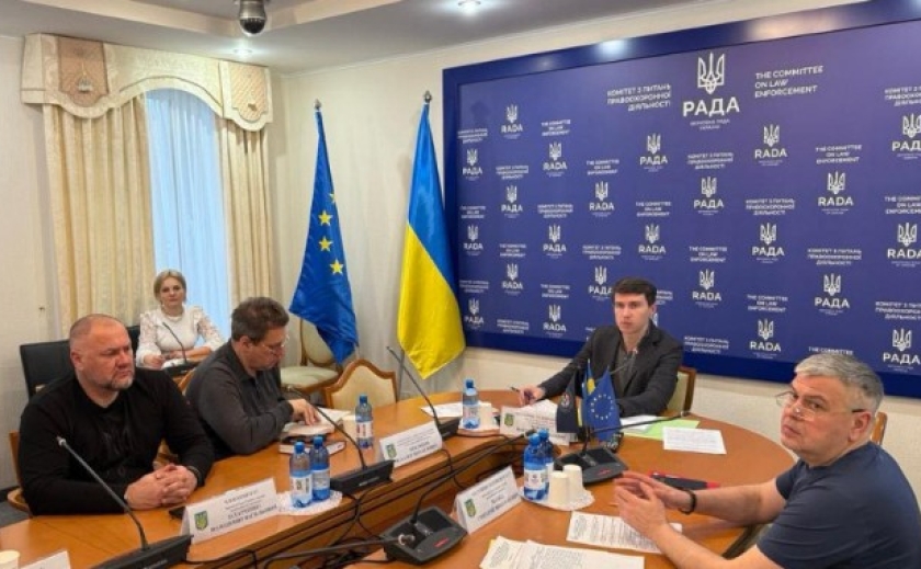 В Україні хочуть штрафувати за ототожнення адвоката з клієнтом: подробиці