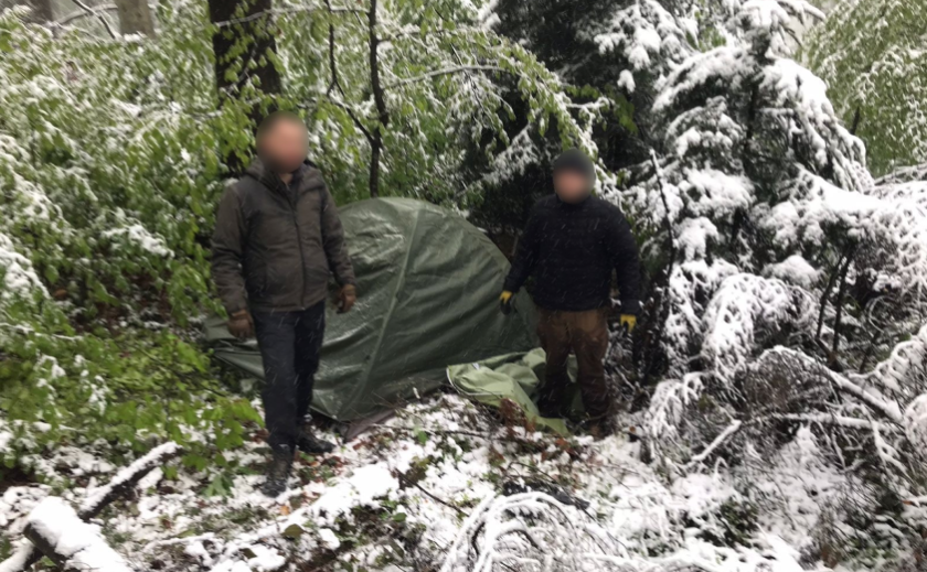 У Карпатах затримали двох втікачів з Дніпропетровщини