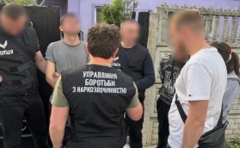 Наркоречовин на понад 14 мільйонів гривень: на Дніпропетровщині поліцейські викрили масштабне наркоугруповання