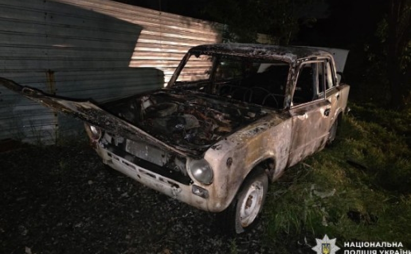 Поліцейські Кривого Рогу затримали підозрюваного у підпалі автомобіля Поліцейські Кривого Рогу затримали підозрюваного у підпалі автомобіля