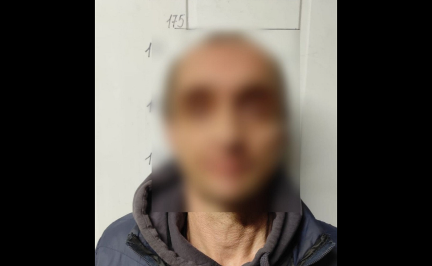 Знайшов чужу банківську картку та витратив кошти: слідчі Дніпра повідомили про підозру 44-річному чоловіку