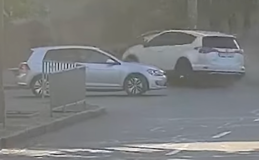ДТП на Січеславській Набережній у Дніпрі: два автомобілі вилетіли на тротуар