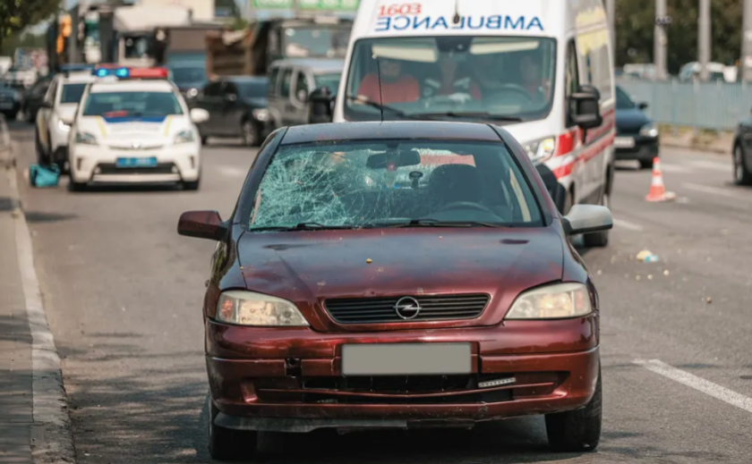 На Донецькому шосе у Дніпрі Opel насмерть збив жінку на пішохідному переході На Донецькому шосе у Дніпрі Opel насмерть збив жінку на пішохідному переході