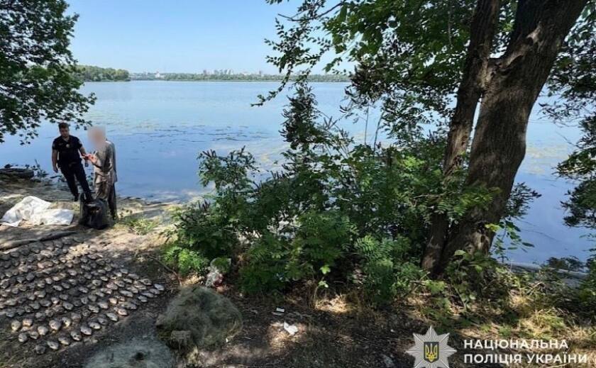 Виловив риби на майже 200 тисяч гривень: у Самарському районі Дніпра затримали браконьєра