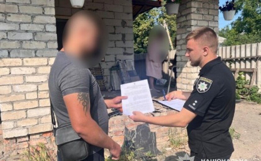 За хуліганські дії у Павлограді поліцейські повідомили про підозру трьом чоловікам