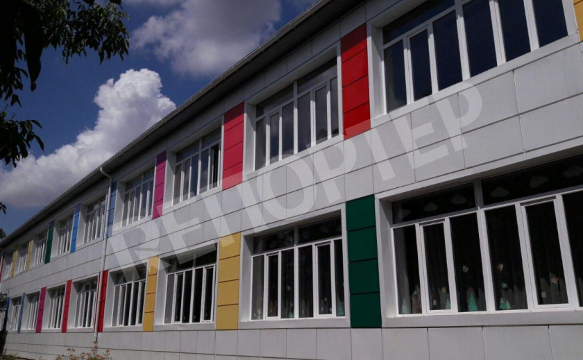 На Днепропетровщине появилась цветная школа