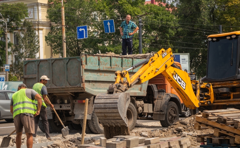 У Дніпрі почали облаштовувати пішохідні зони безбар’єрного маршруту