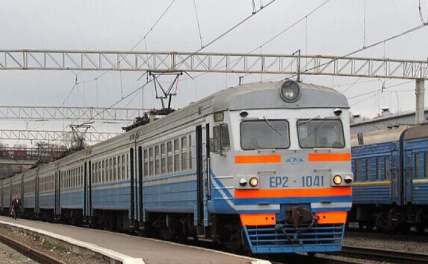 На Дніпропетровщині популярні електрички змінюють маршрути або скасовуються