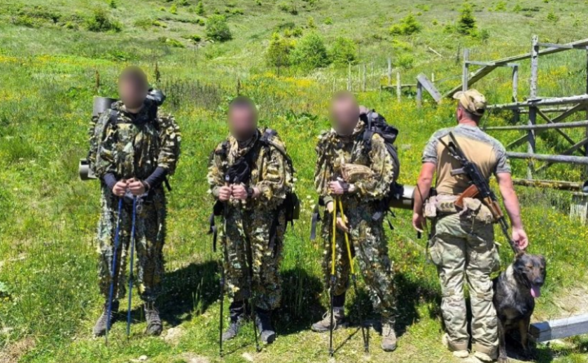 В Карпатах службовий пес допоміг затримати втікачів з Дніпропетровщини