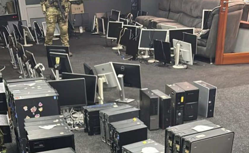 Створили мережу фіктивних фінансових сервісів: на Дніпропетровщині викрито діяльність «офісників»