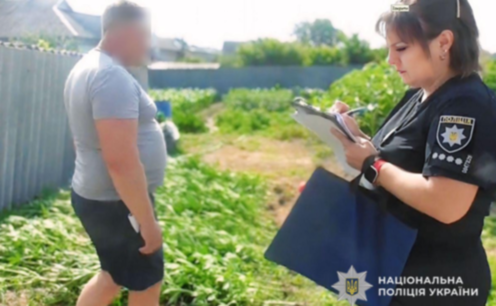 Поліцейські Дніпропетровщини викрили містянина у вирощуванні майже 80 кущів коноплі