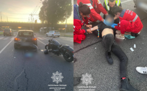 На Набережній Заводській у Дніпрі водій Mazda зіштовхнулася з мотоциклом: є постраждалі