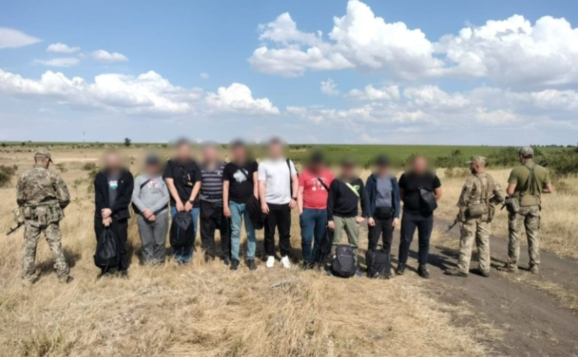 На Одещині затримали десятьох чоловіків, які намагалися незаконно перетнути кордон: серед втікачів жителі Дніпропетровщини