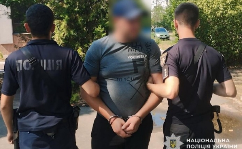 Поліція Дніпра затримала чоловіка, який під видом працівника газової служби ошукав літніх людей