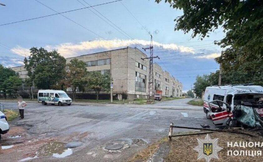 У Дніпрі сталася ДТП за участю автомобіля швидкої допомоги