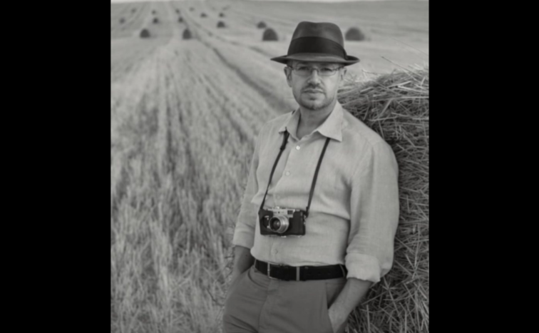Їхав до Дніпра на мотоциклі: у ДТП загинув відомий український фотограф Давид Дубницький