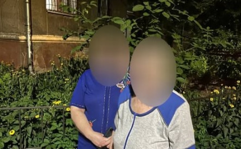 У Дніпрі патрульні прийшли на допомогу жінці, яка загубилась У Дніпрі патрульні прийшли на допомогу жінці, яка загубилась