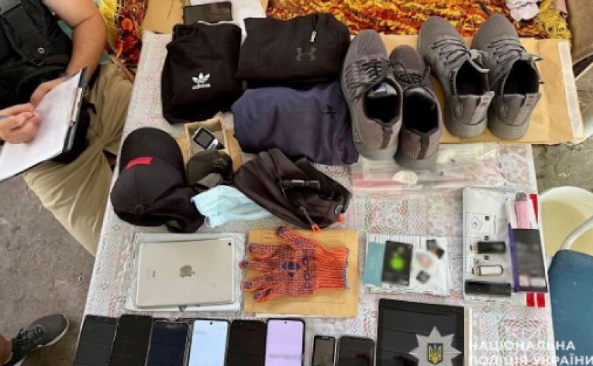 У Дніпрі поліція затримала підозрюваного у скоєнні серії майнових злочинів в закладах громадського харчування У Дніпрі поліція затримала підозрюваного у скоєнні серії майнових злочинів в закладах громадського харчування