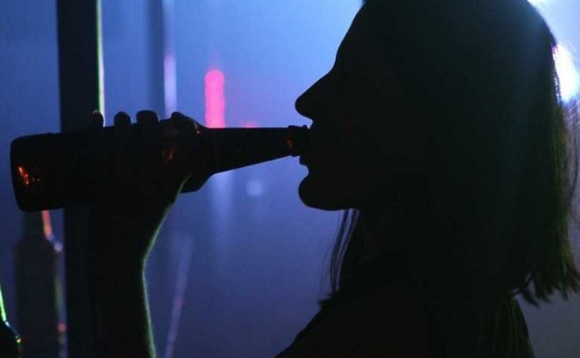 16-річна мешканка Дніпра потрапила до лікарні з алкогольною комою 16-річна мешканка Дніпра потрапила до лікарні з алкогольною комою
