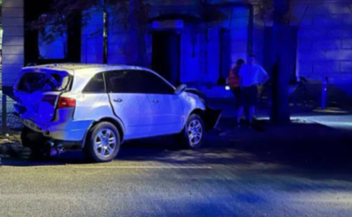 У центрі Дніпра п'яний водій Lexus врізався у припарковану машину: постраждали двоє людей