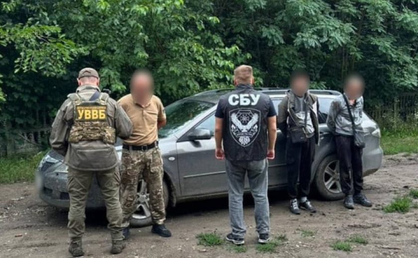 Мешканець Дніпропетровщини намагався нелегально переправити людей через кордон