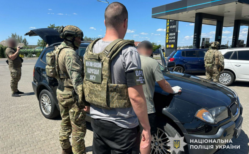 На Дніпропетровщині викрили схему продажу авто, призначених як гуманітарна допомога для військових