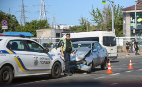 На Донецькому шосе у Дніпрі зіткнулись Chevrolet та Lada: подробиці ДТП