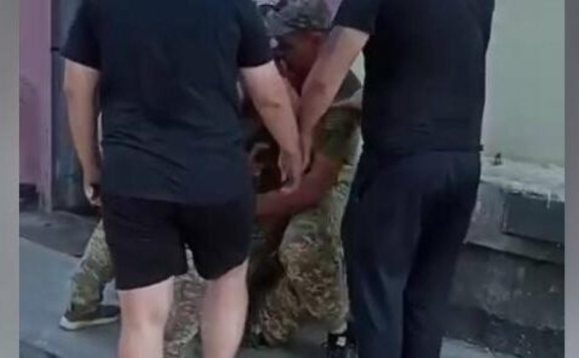 У Дніпрі працівники ТЦК побили колишнього військовослужбовця: розпочато кримінальне провадження